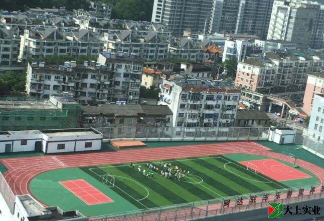 柏樹小學(xué)新田徑運(yùn)動場
