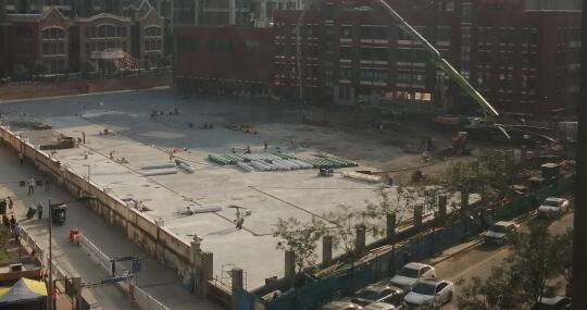 10天時(shí)間，一座學(xué)校塑膠跑道，建設(shè)完成
