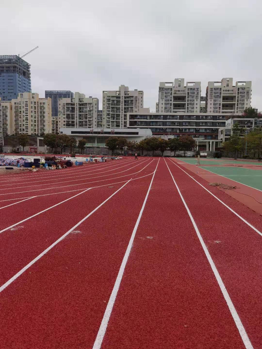 深圳市龍崗區(qū)福安學校塑膠跑道建設案例