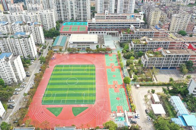 深圳運(yùn)動場塑膠地板廠家，施工單位