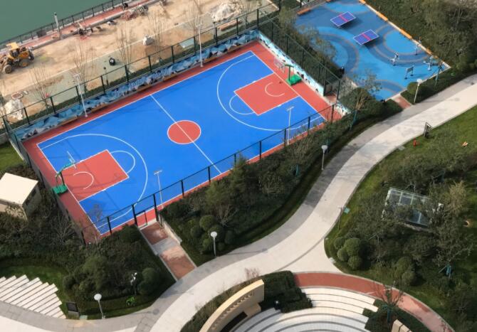 華潤威海灣九里，小區(qū)自帶海景籃球場