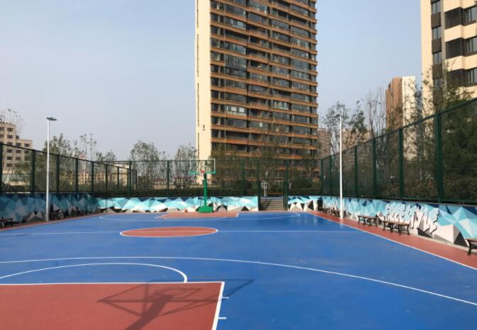 華潤威海灣九里，小區(qū)自帶海景籃球場