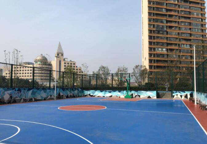 華潤威海灣九里，小區(qū)自帶海景籃球場